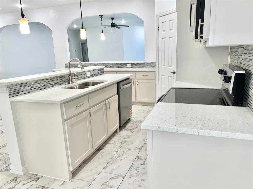 2811 Silkwood Street, Dallas, TX 75215