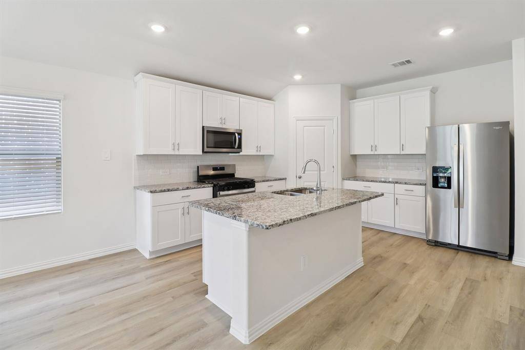 1943 Furlong Drive, Seagoville, TX 75159