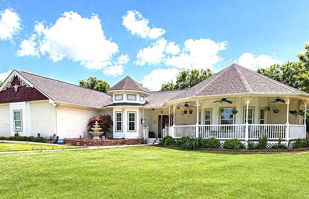102 Palmer Dr., Comanche, TX 76442