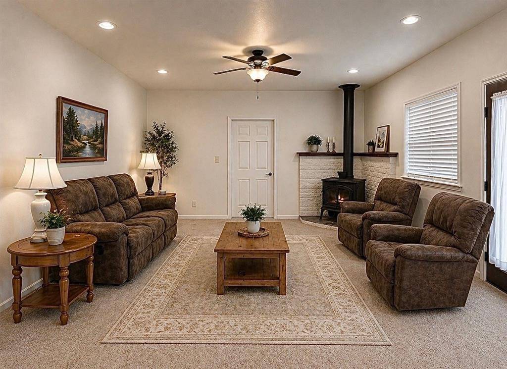 102 Palmer Dr., Comanche, TX 76442