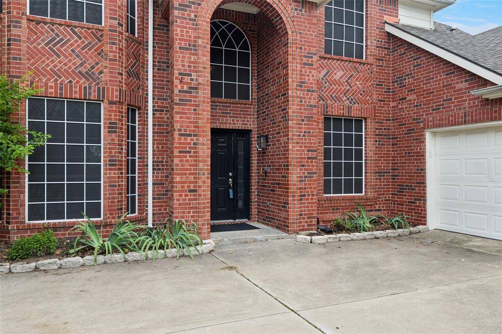 2702 Saint Charles Drive, Mansfield, TX 76063
