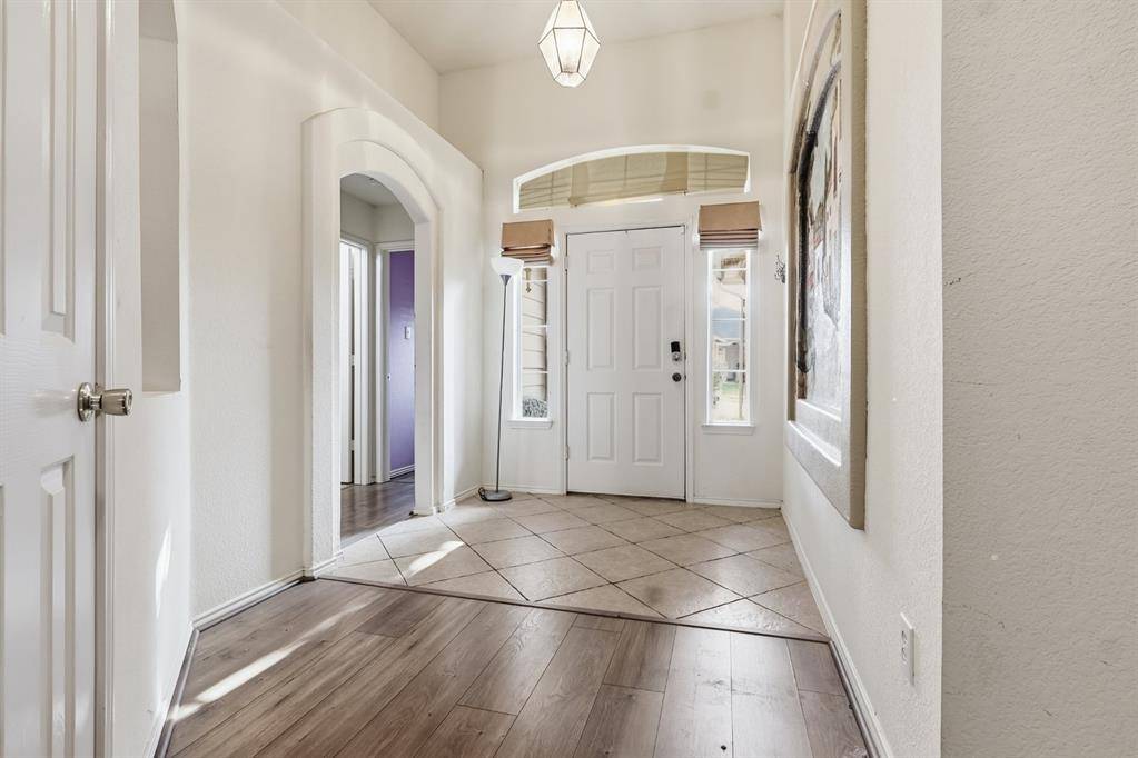 9225 Nightingale Drive, Fort Worth, TX 76123