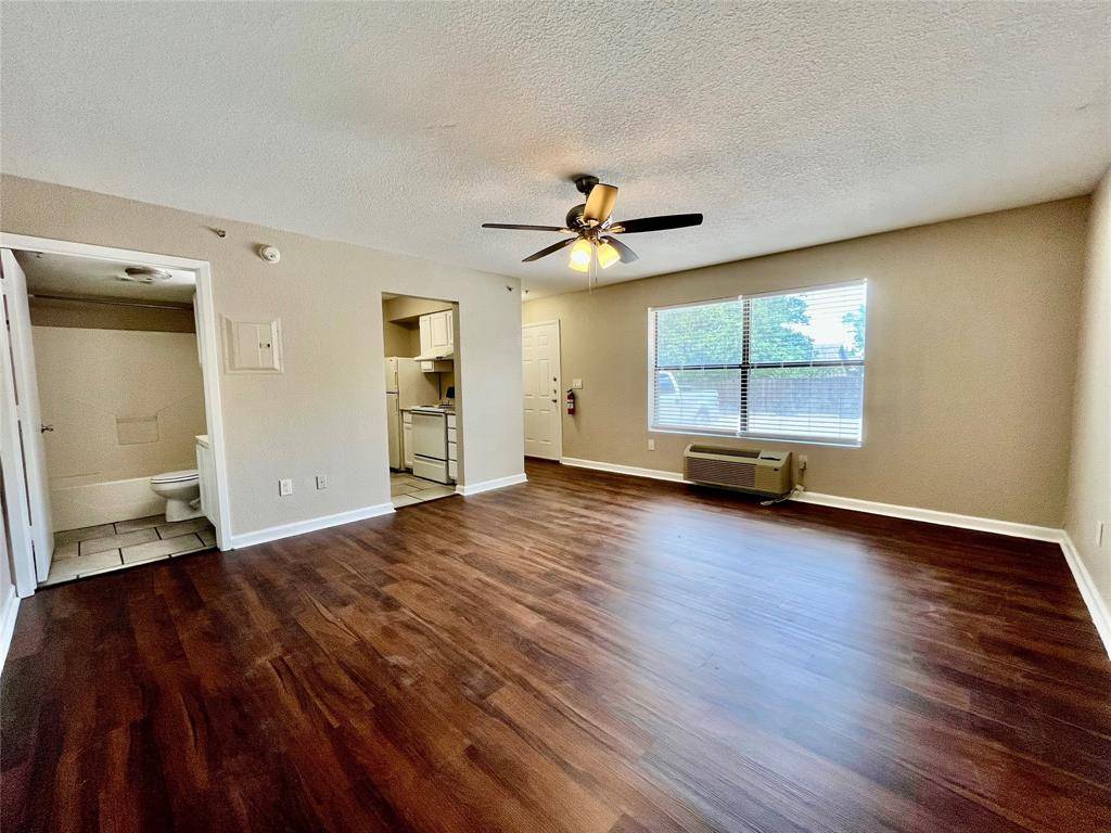 701 W Sycamore Street #104, Denton, TX 76201