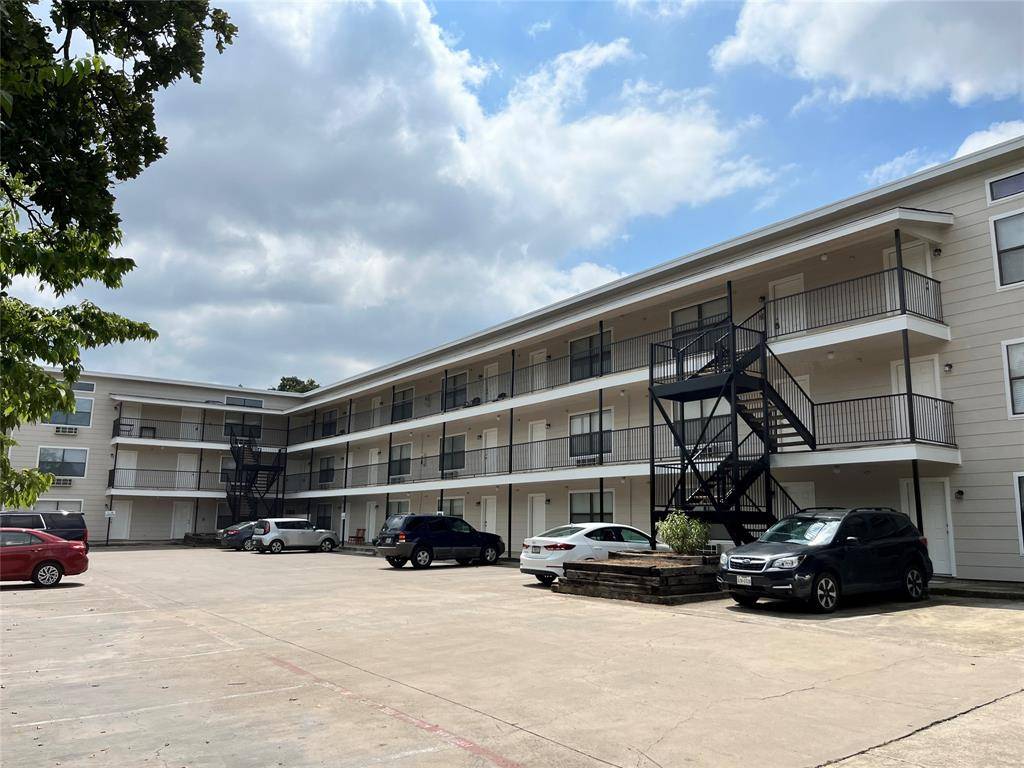 701 W Sycamore Street #104, Denton, TX 76201