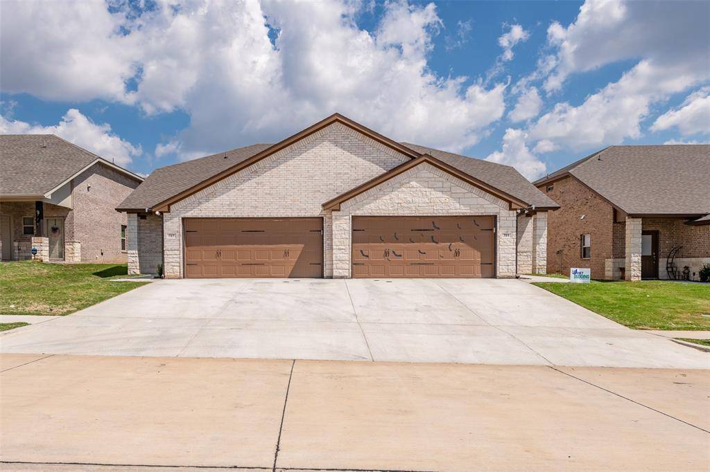 714 Rolling Terrace Circle, Granbury, TX 76049