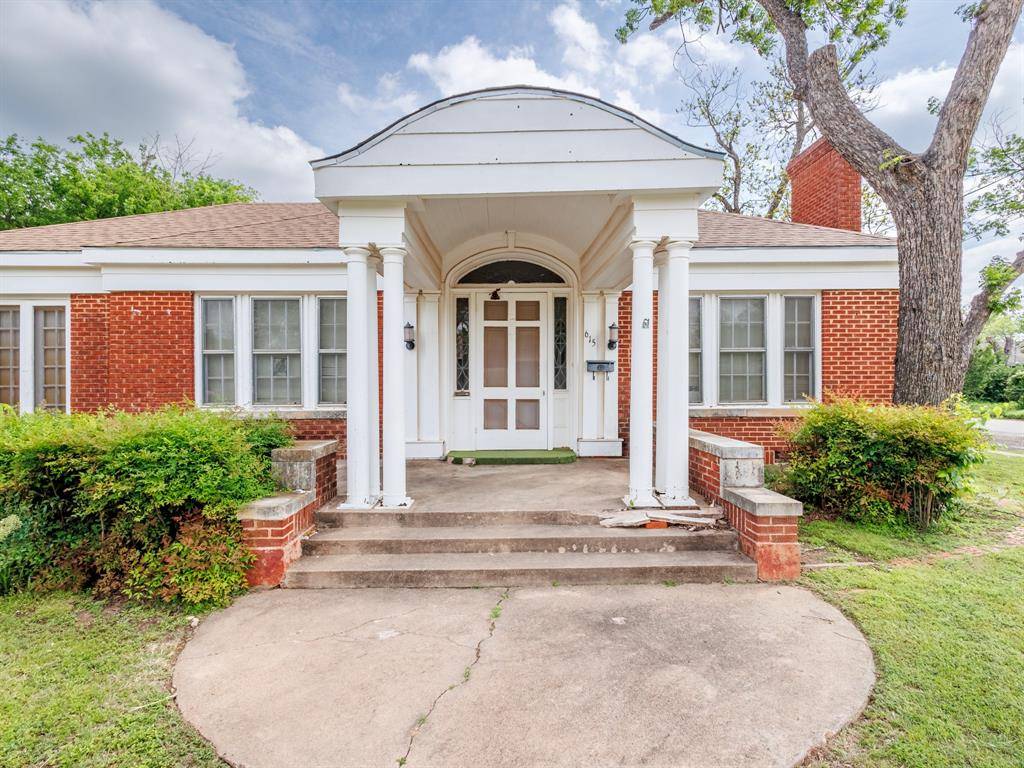 615 W Liveoak Street, Coleman, TX 76834