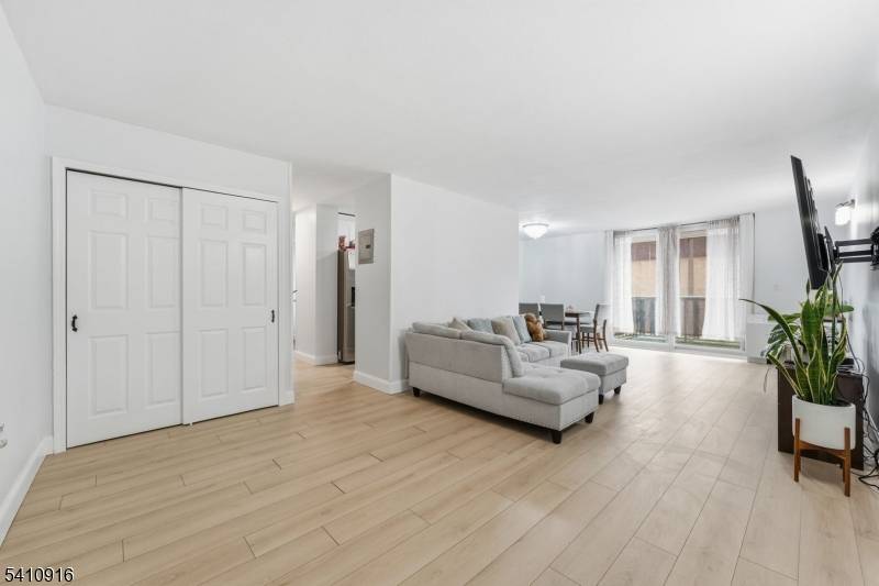 712 N Broad St #3C, Elizabeth City, NJ 07208