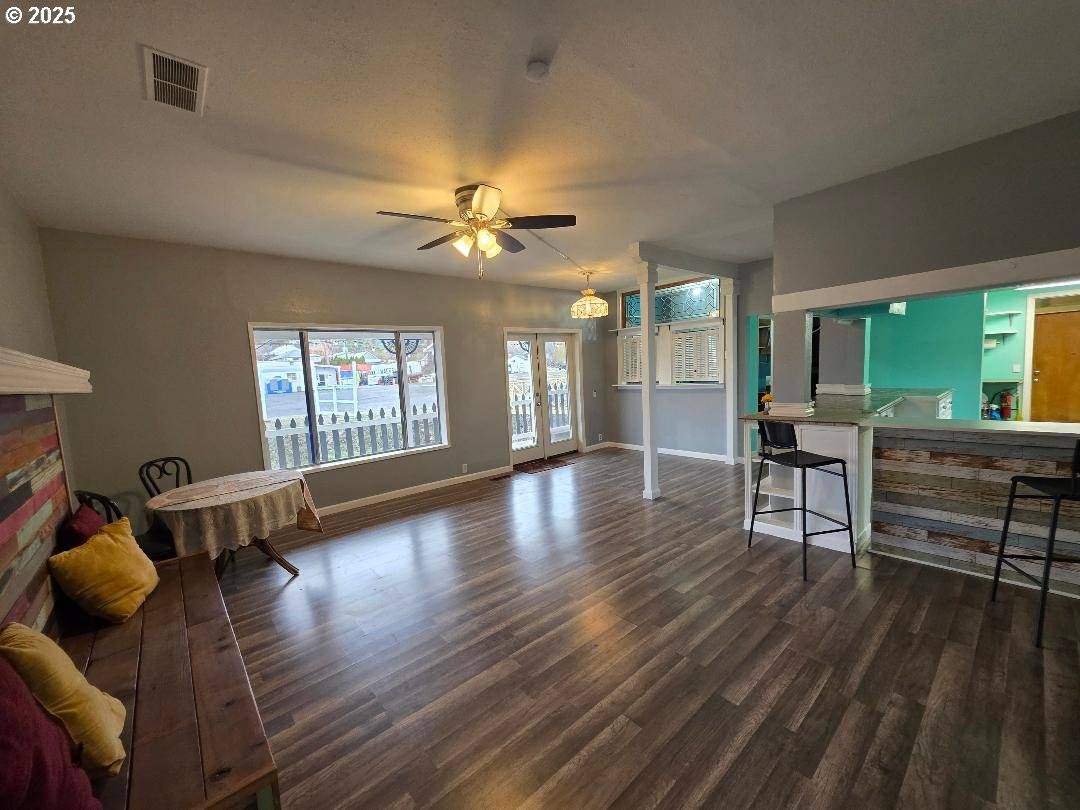57036 WAMIC MARKET RD, Wamic, OR 97063