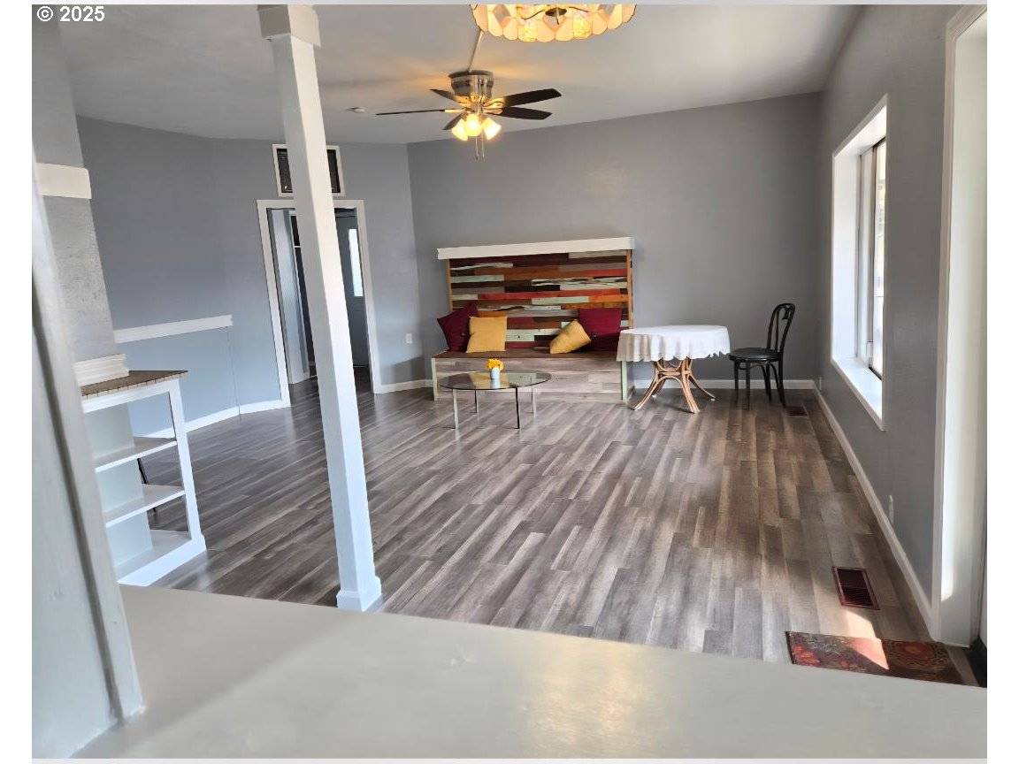 57036 WAMIC MARKET RD, Wamic, OR 97063