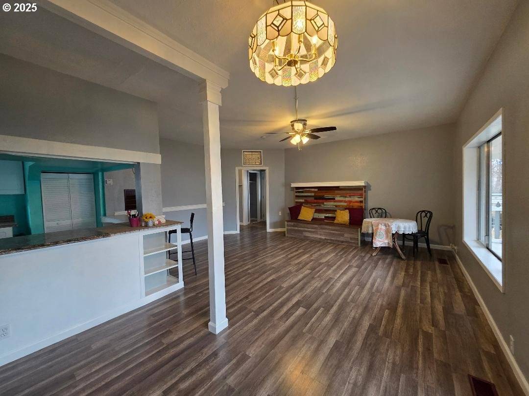 57036 WAMIC MARKET RD, Wamic, OR 97063