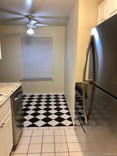 910 CHESTNUT HILL DR, Auburnhillscity_oakland, MI 48326