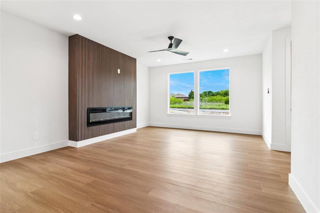 111 Lakeshore Lane, Glenn Heights, TX 75154