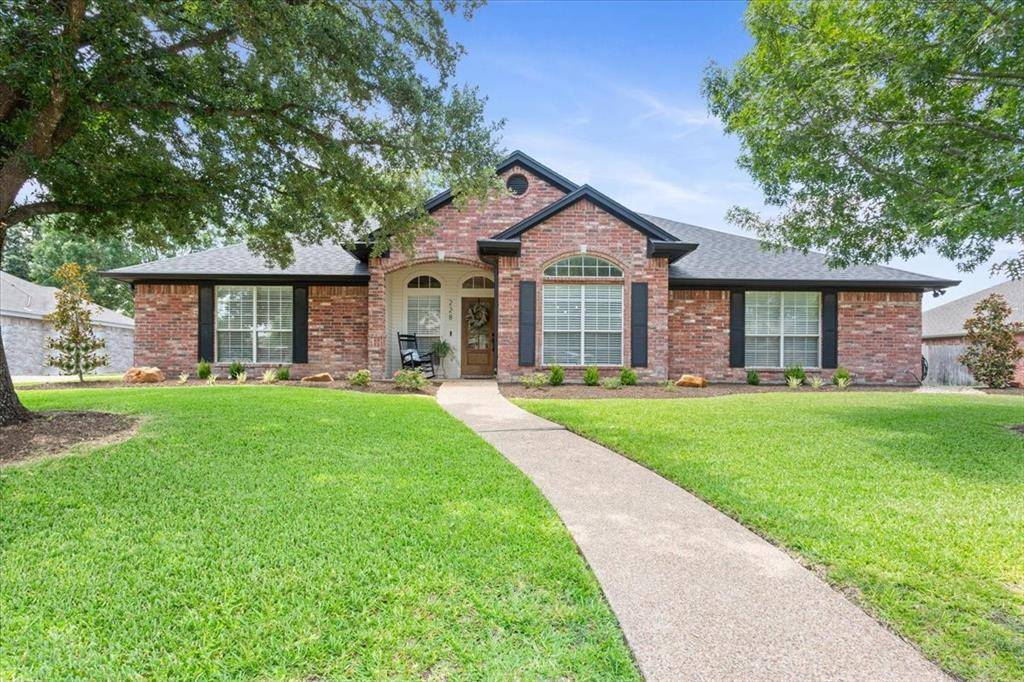 228 Greystone Drive, Hewitt, TX 76643