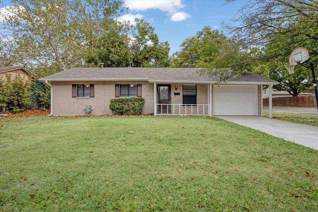 100 E Cunningham Street, Bonham, TX 75418
