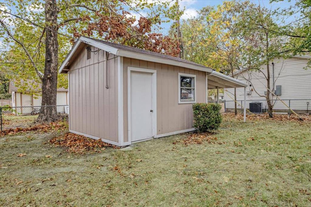 100 E Cunningham Street, Bonham, TX 75418