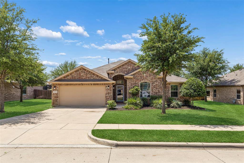 1412 Meadowlakes Drive, Azle, TX 76020