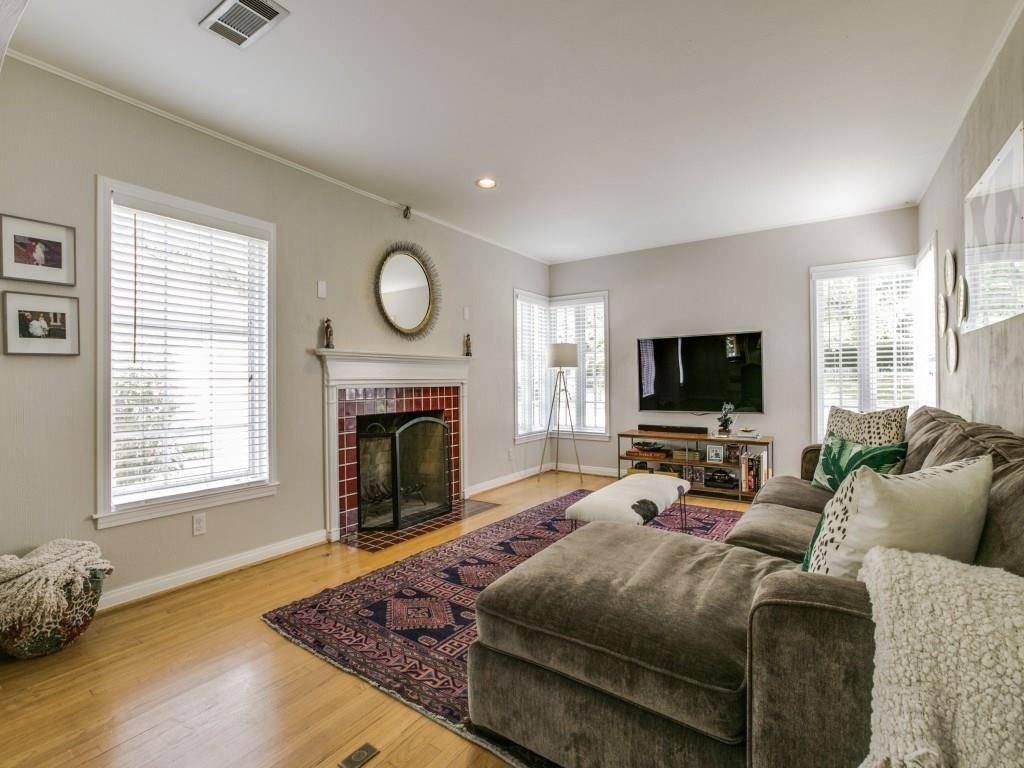 1523 Oak Knoll Street, Dallas, TX 75208