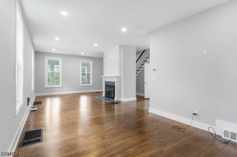 66 Leigh St, Clinton Town, NJ 08809