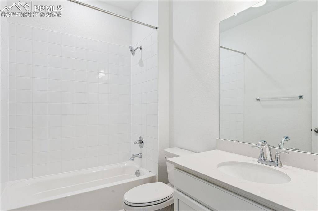 3302 Bella Notte DR, Pueblo, CO 81001