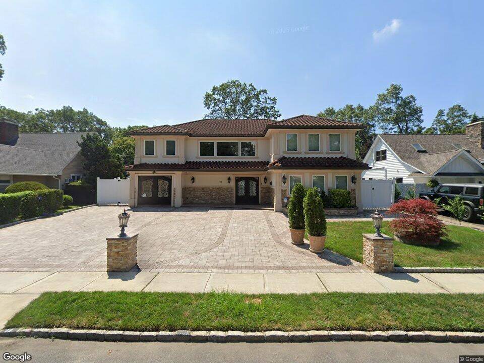 18 Helene AVE, Merrick, NY 11566