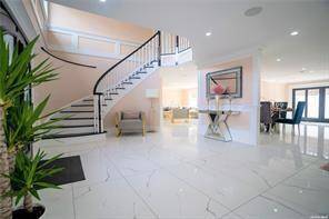 18 Helene AVE, Merrick, NY 11566