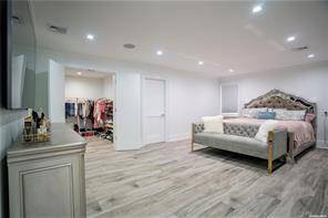 18 Helene AVE, Merrick, NY 11566