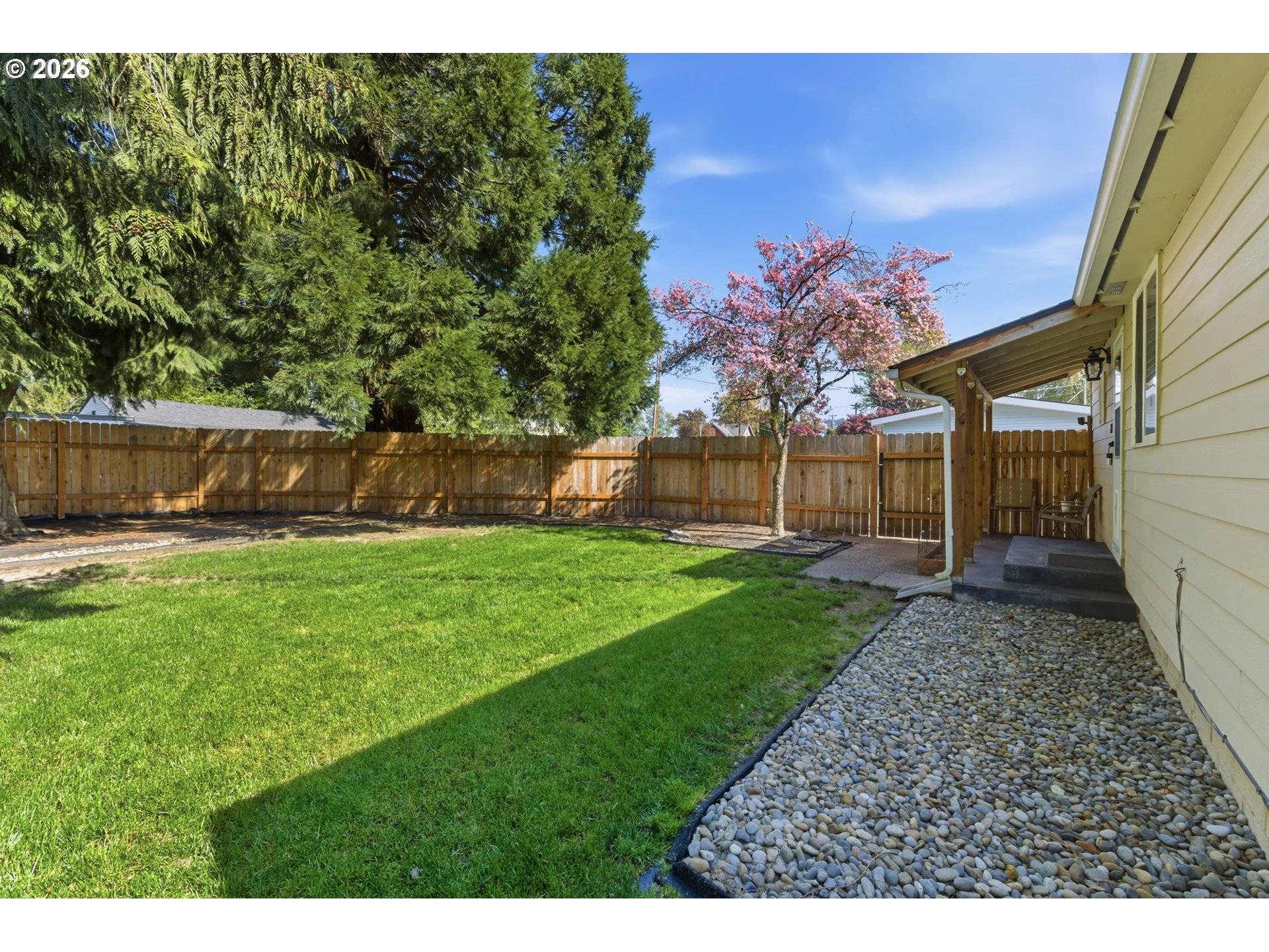 2016 42ND AVE, Longview, WA 98632
