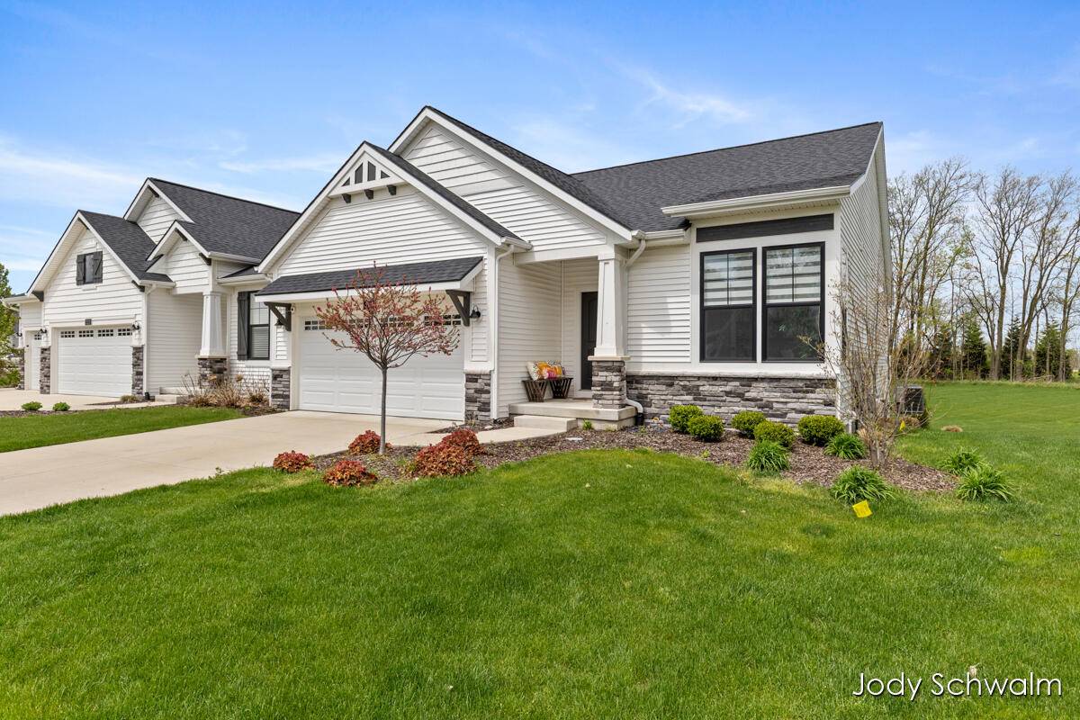 2117 Flowering DR, Jamestown Twp, MI 49426