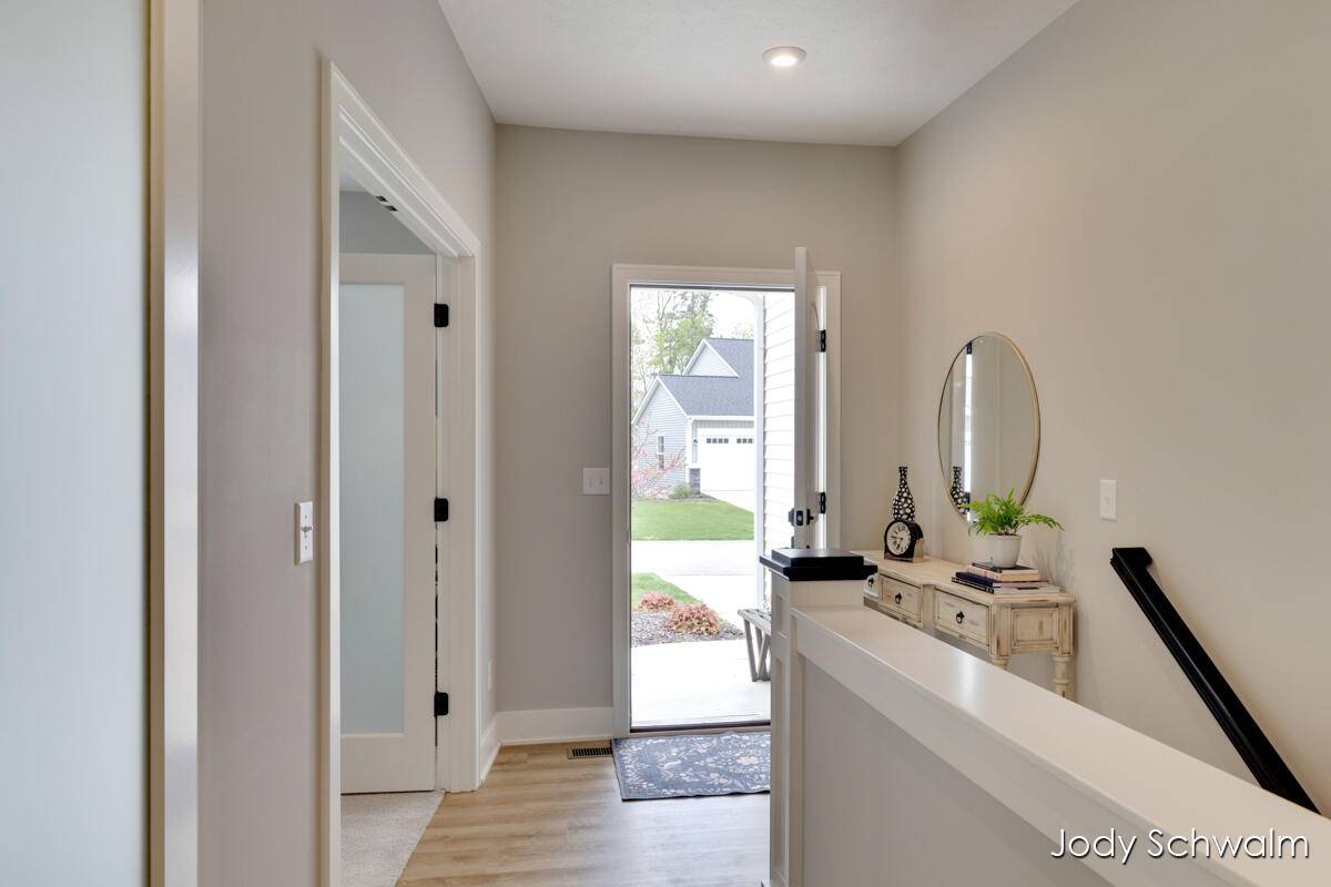 2117 Flowering DR, Jamestown Twp, MI 49426