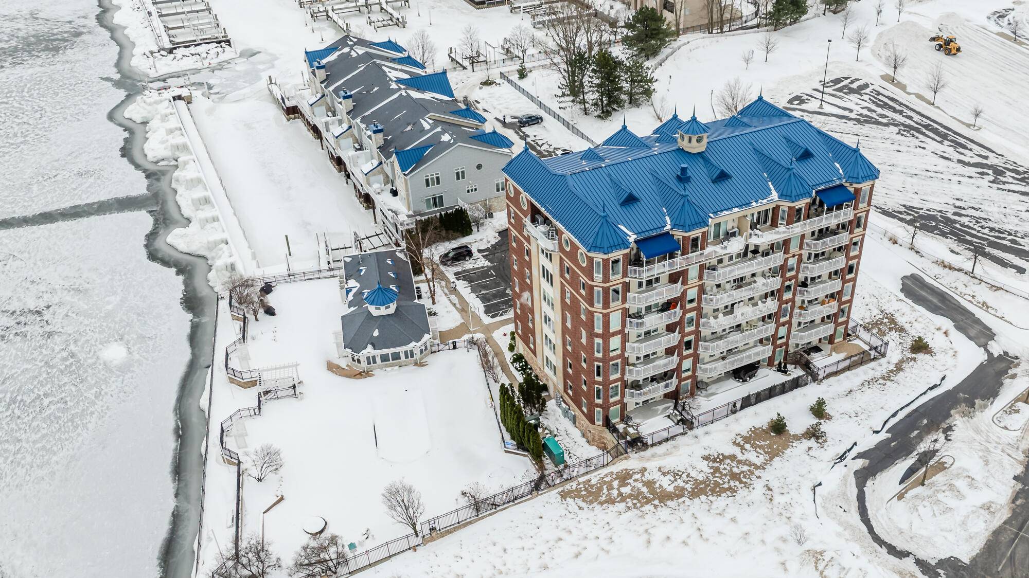 200 Lake ST #3B, Stjosephcity_berrien, MI 49085