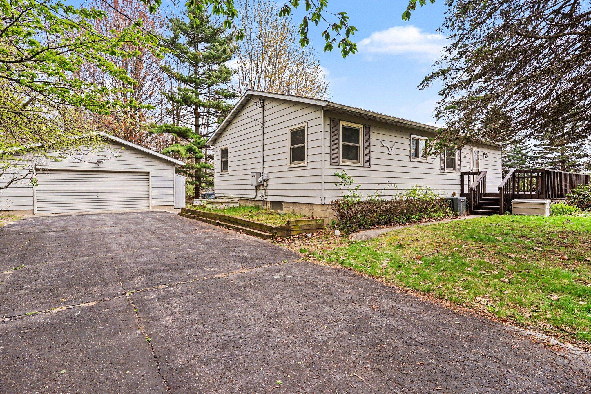 602 Kentucky AVE, South Haven City, MI 49090