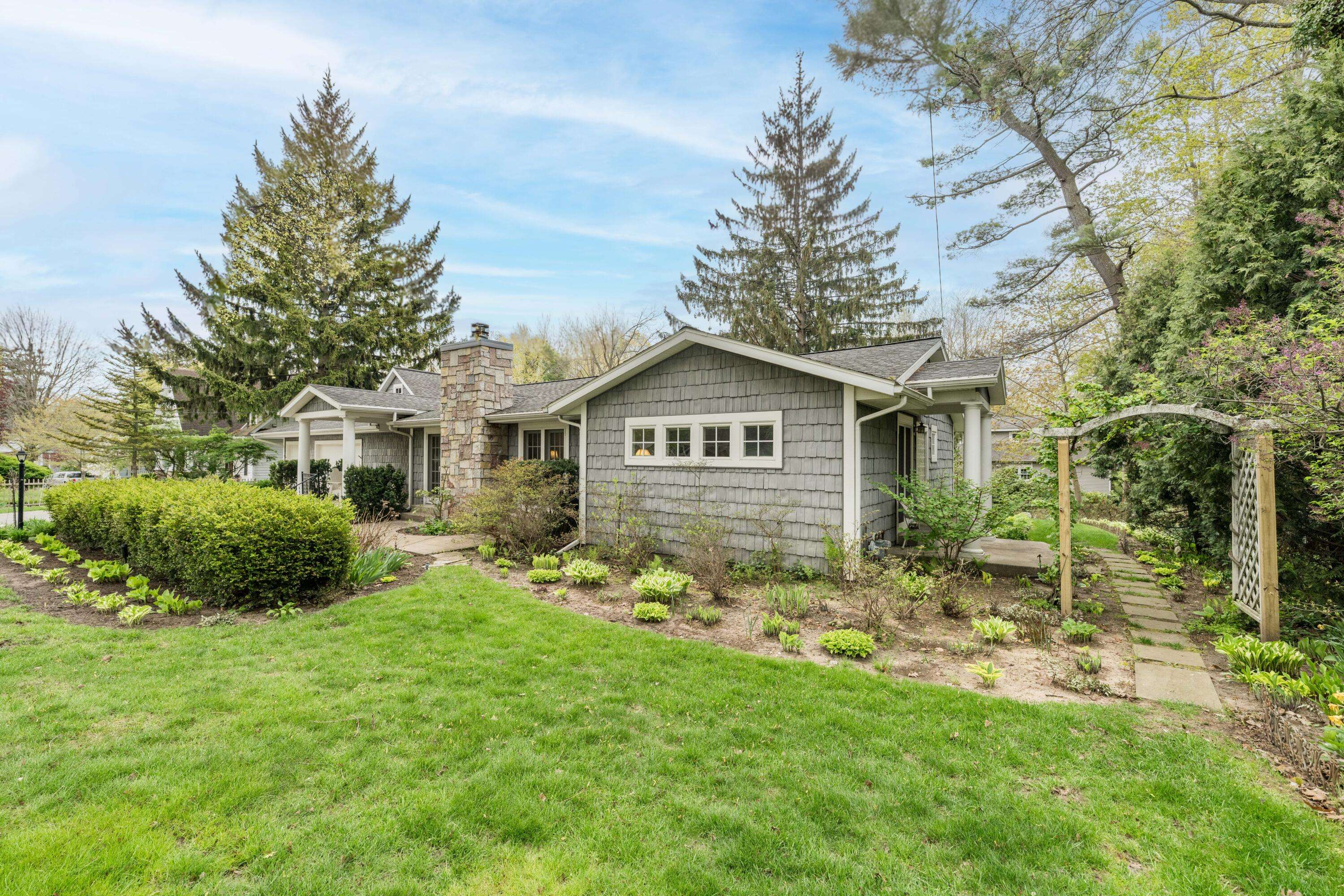 431 Spear ST, Saugatuckcity_allegan, MI 49453