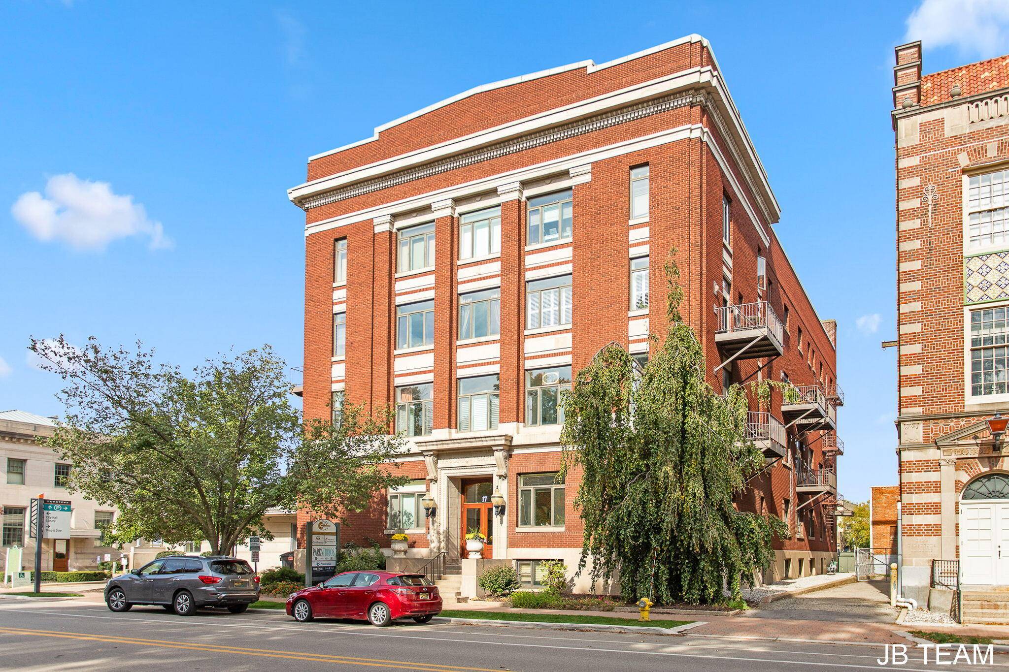 17 W 10th ST #220, Hollandcity_ottawa, MI 49423