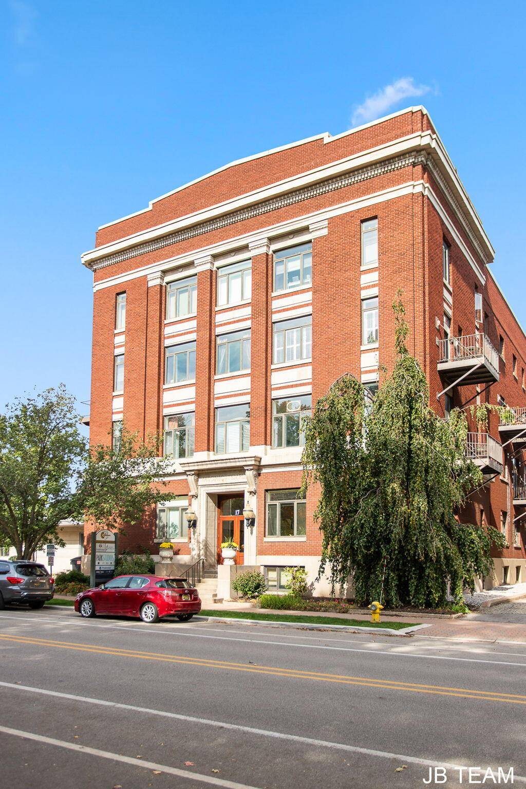 17 W 10th ST #220, Hollandcity_ottawa, MI 49423