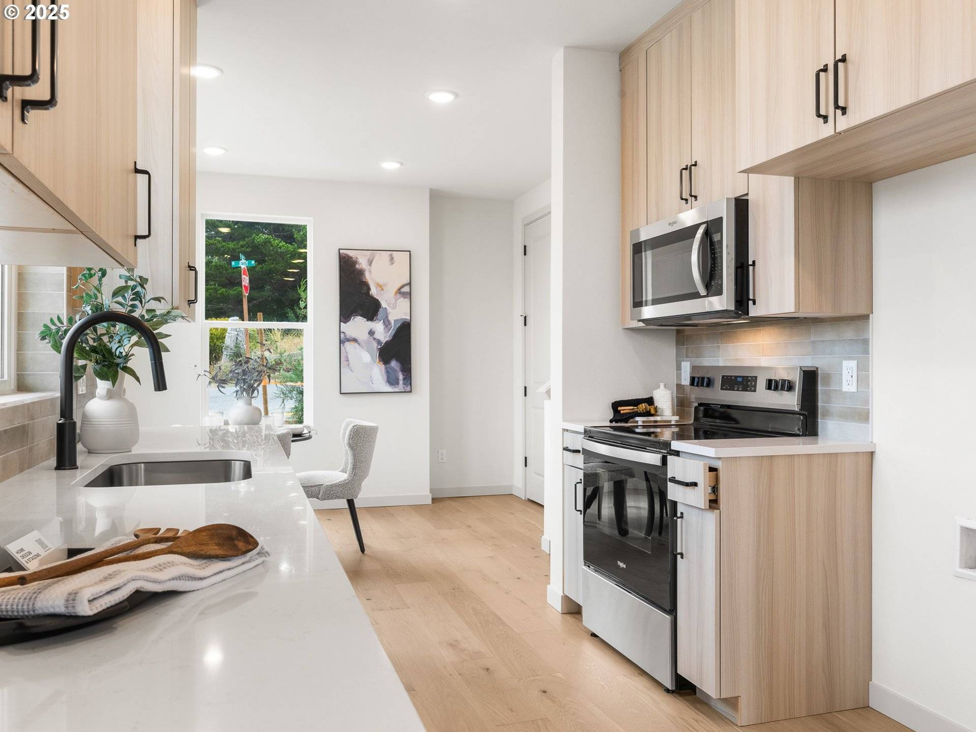 305 SE Jetty AVE, Lincoln City, OR 97367