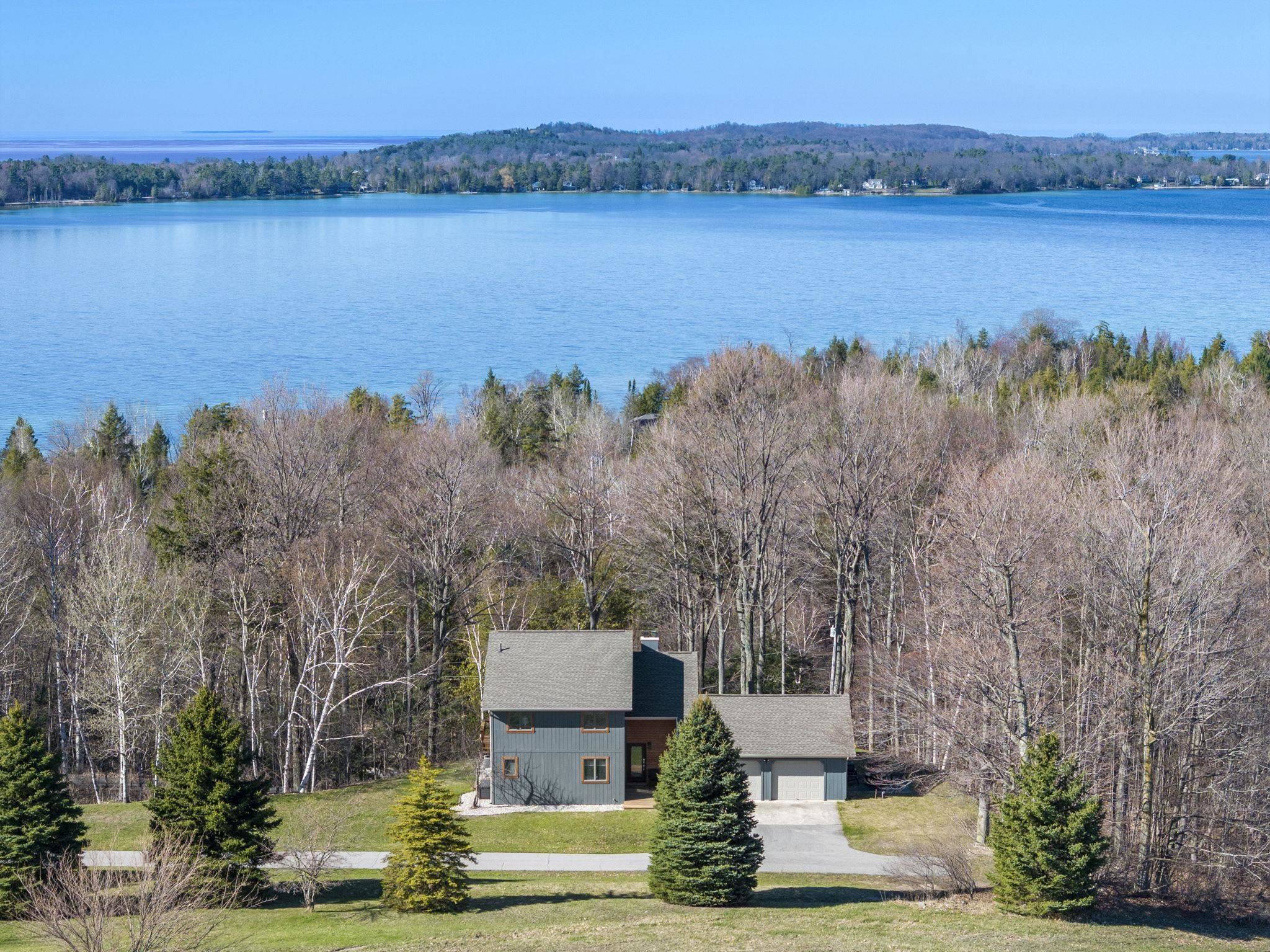 4692 E Duck Lake RD, Lelandtownship_leelanau, MI 49653