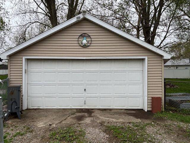565 Riverside AVE, Adrian City, MI 49221