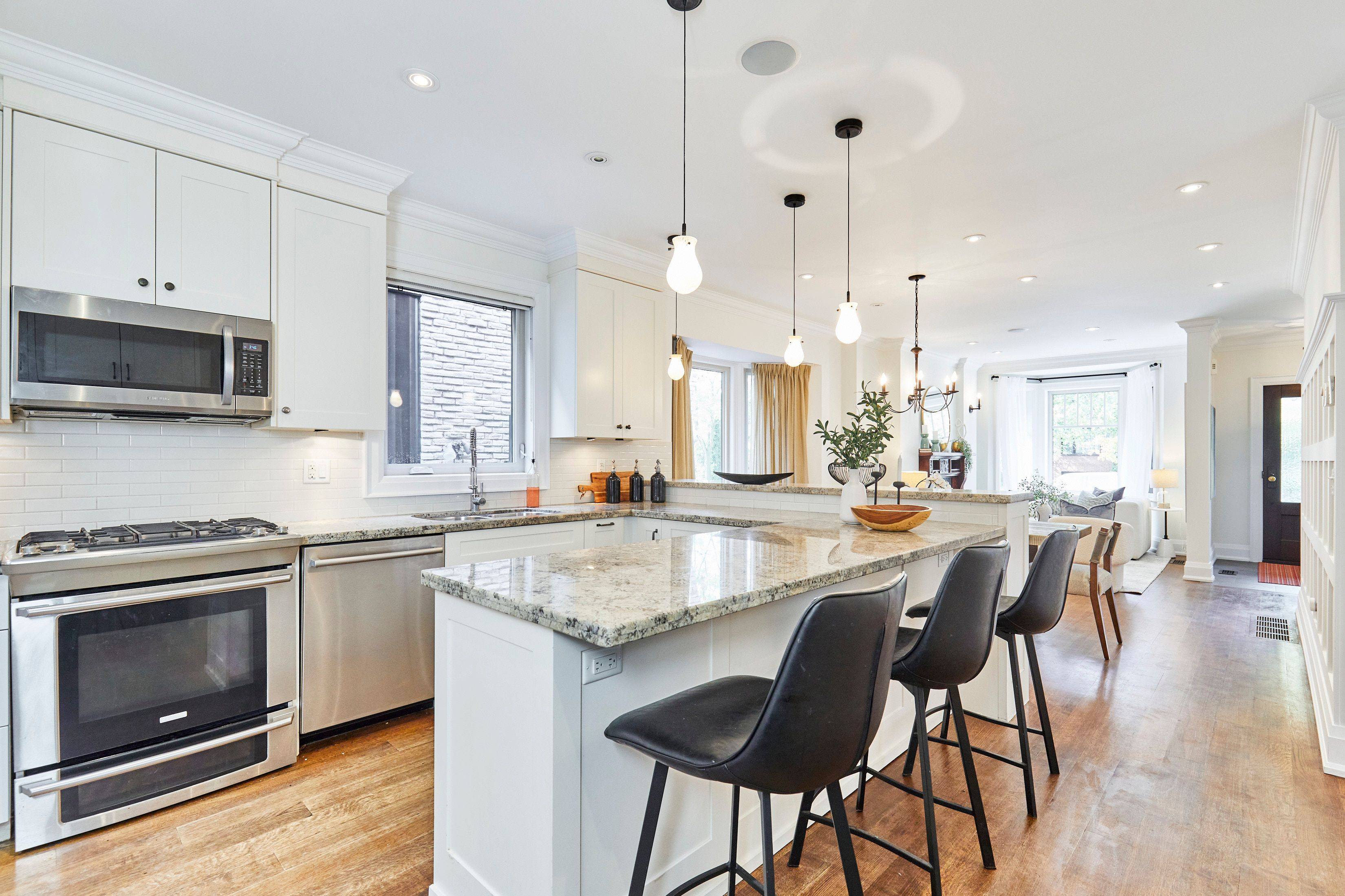 645 Balliol ST, Toronto C10, ON M4S 1E6