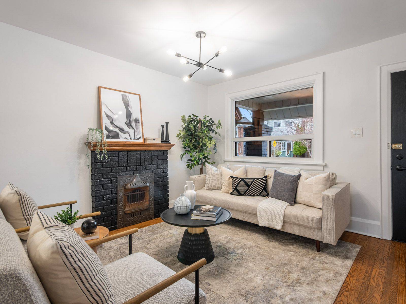 122 Woodfield RD, Toronto E01, ON M4L 2W6