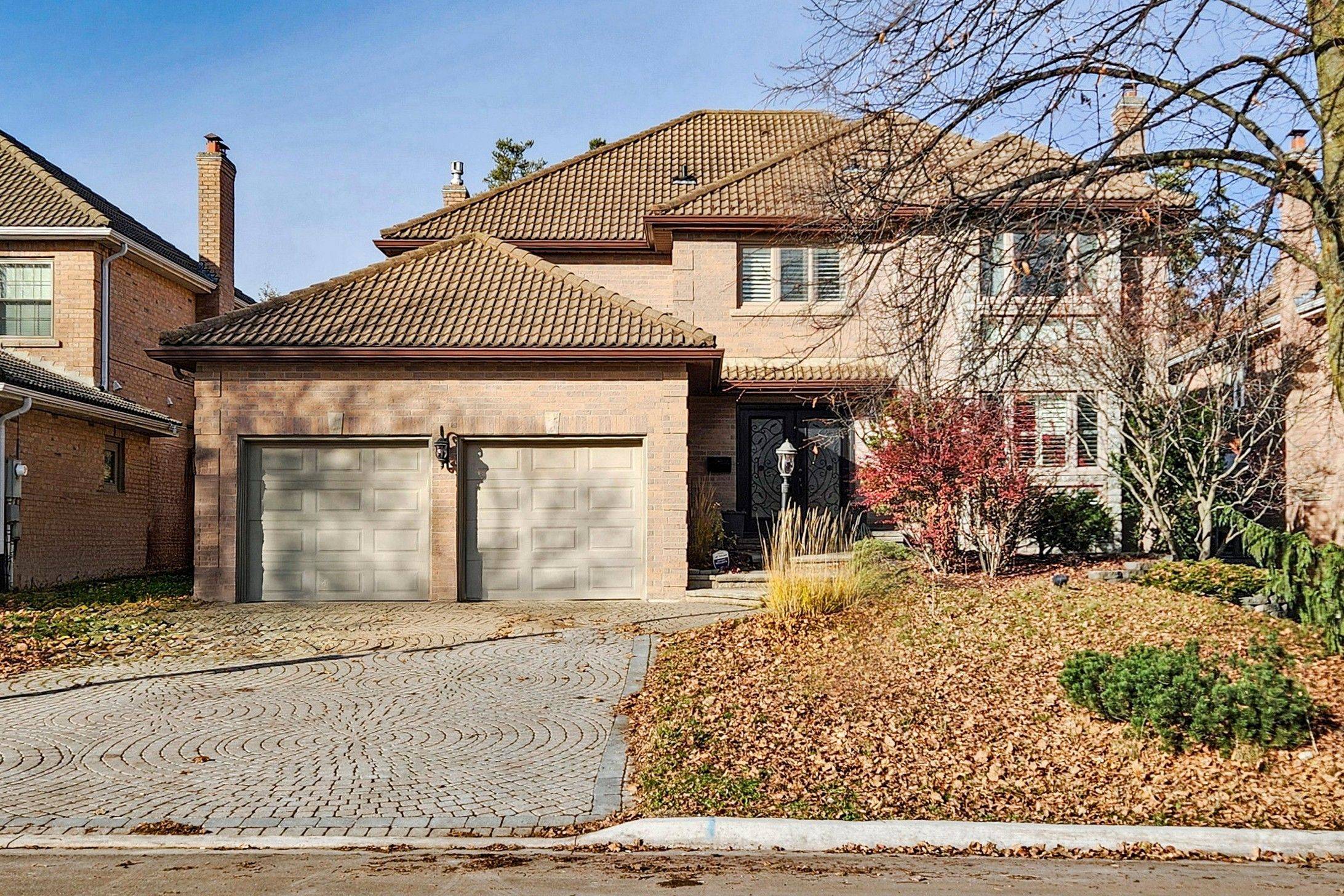 136 Cranberry LN, Aurora, ON L4G 5Z3