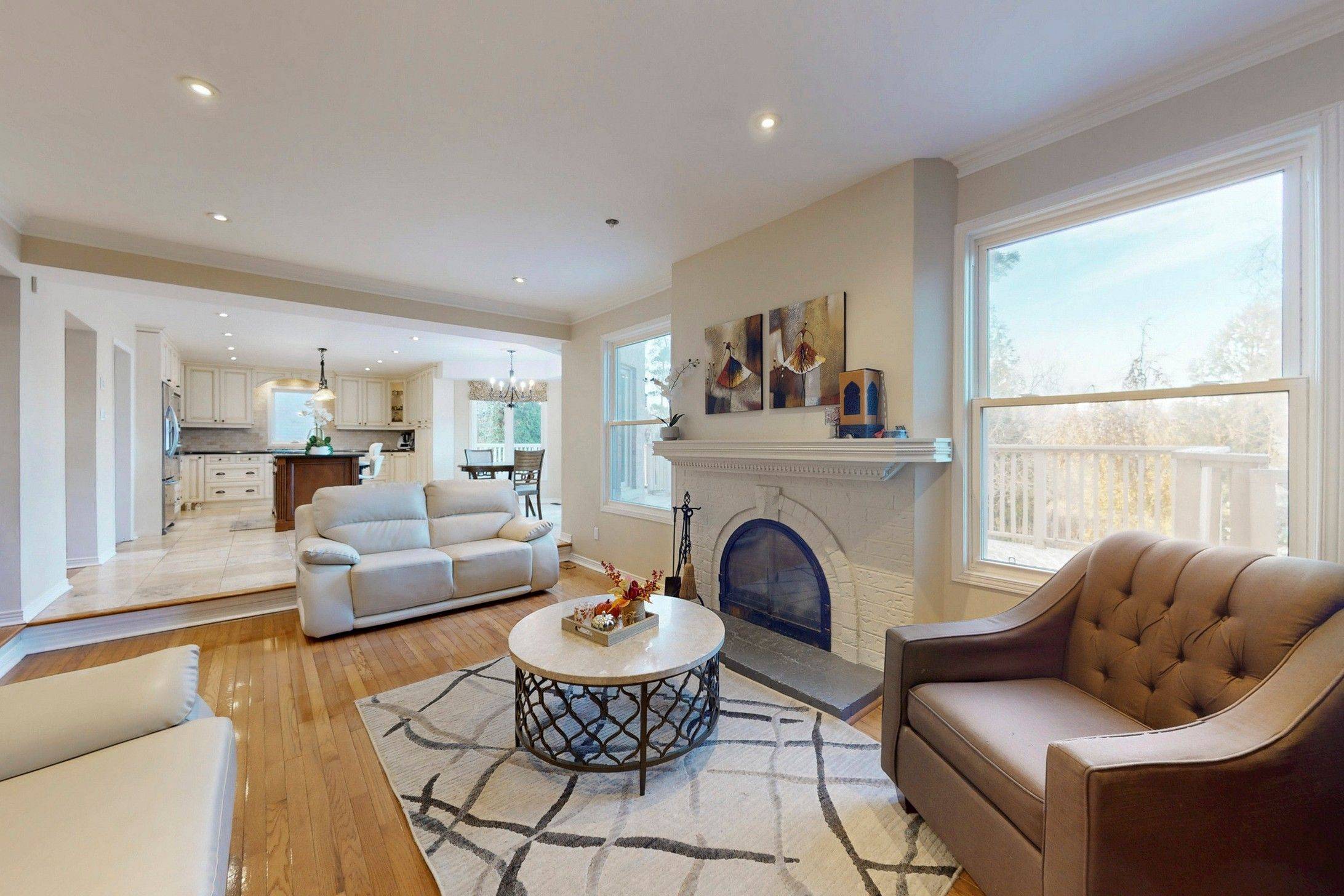 136 Cranberry LN, Aurora, ON L4G 5Z3