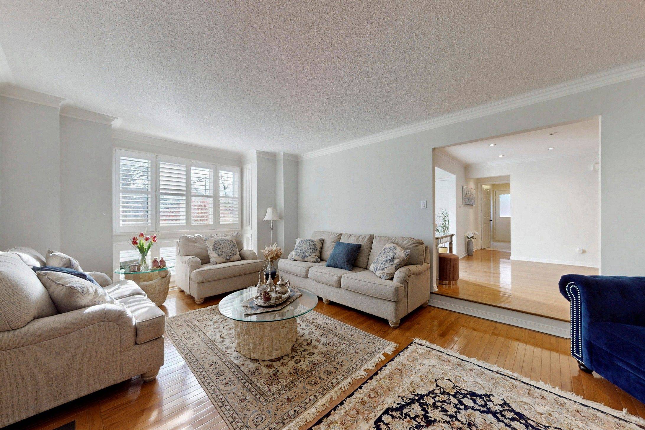 136 Cranberry LN, Aurora, ON L4G 5Z3