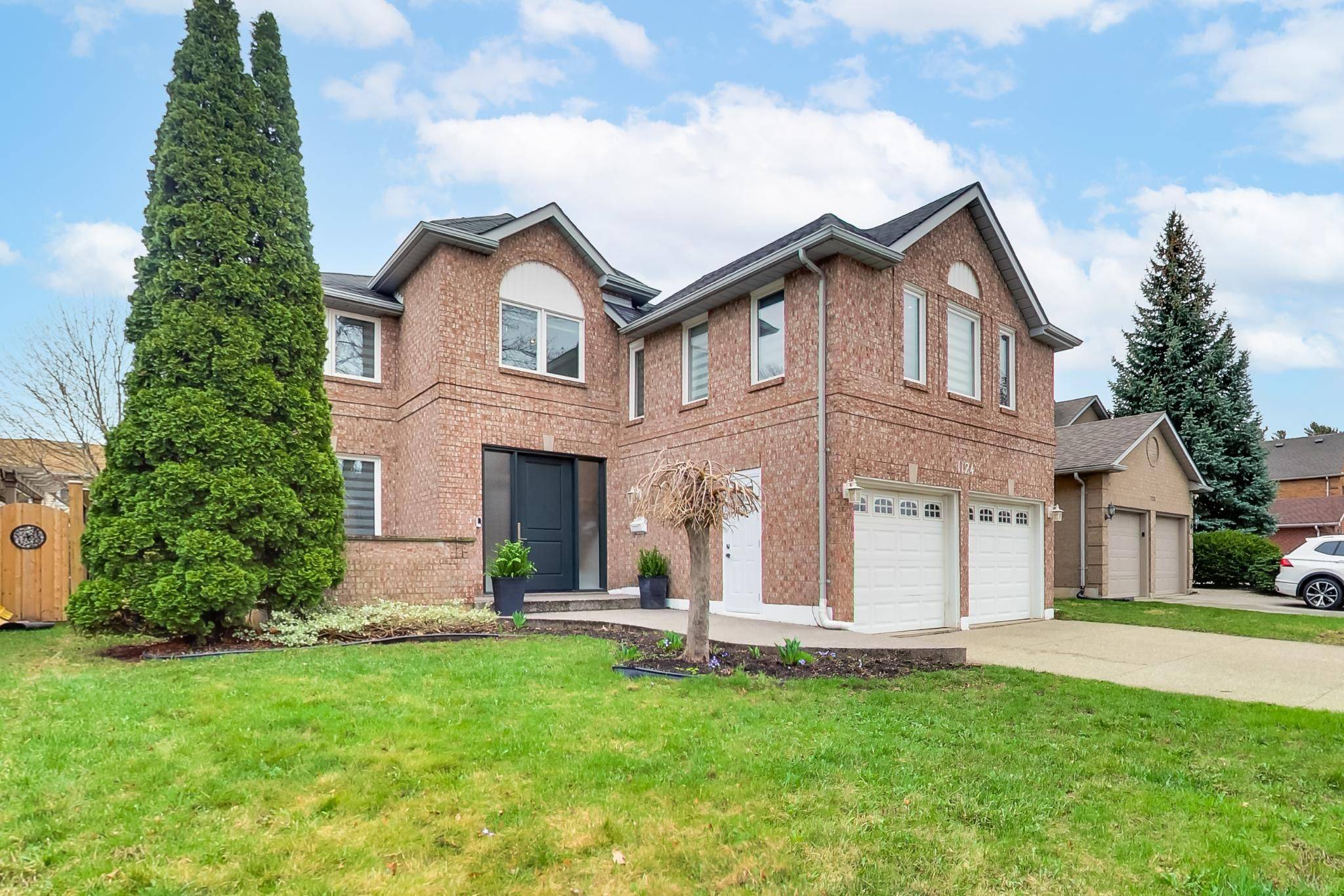 1124 Lansdown DR, Oakville, ON L6J 7N7