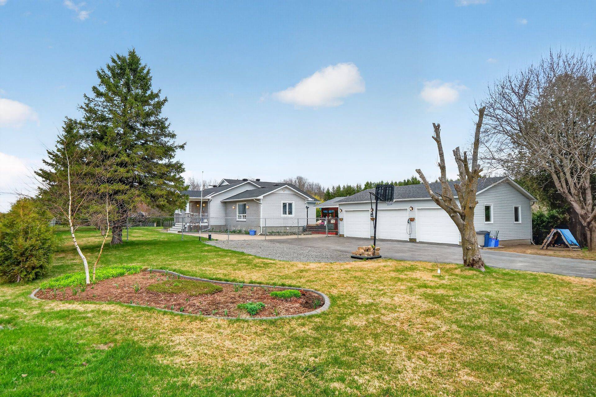 3821 Indian Creek RD, Clarence-rockland, ON K0A 2A0