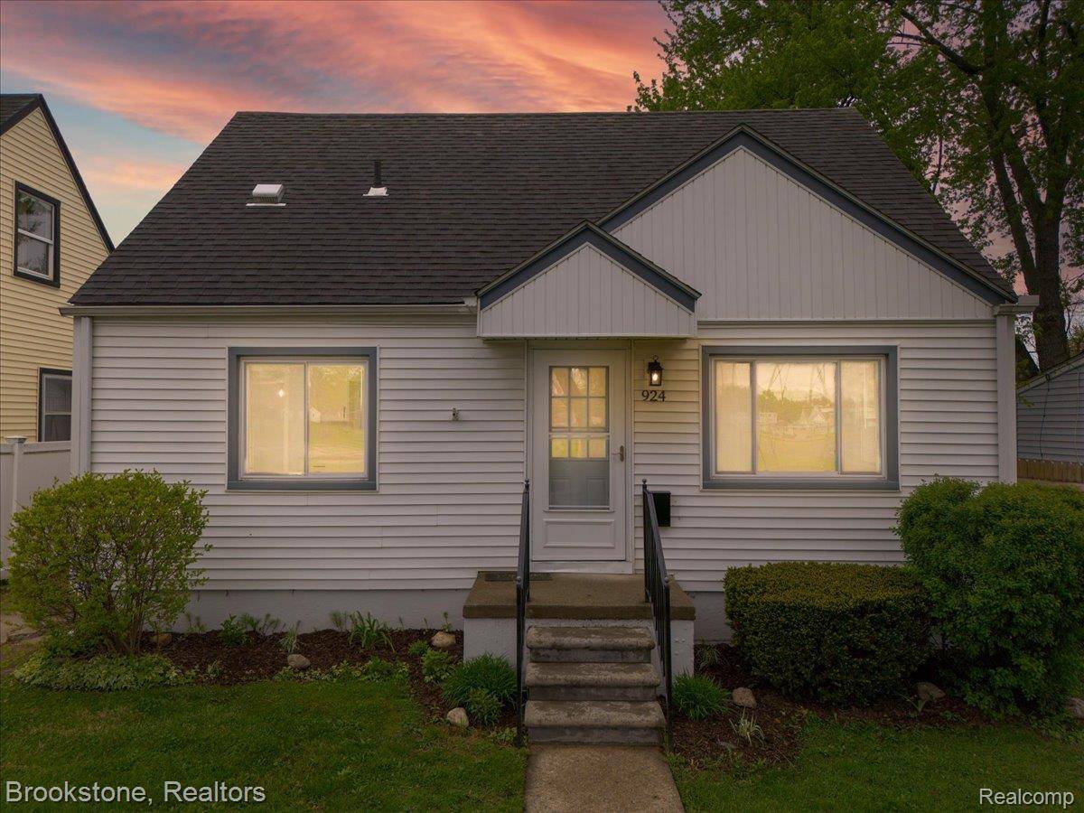 924 E Otis AVE, Hazel Park, MI 48030