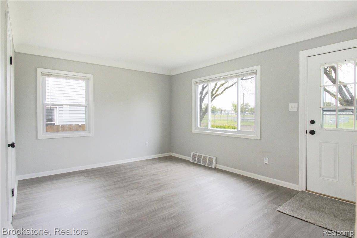 924 E Otis AVE, Hazel Park, MI 48030