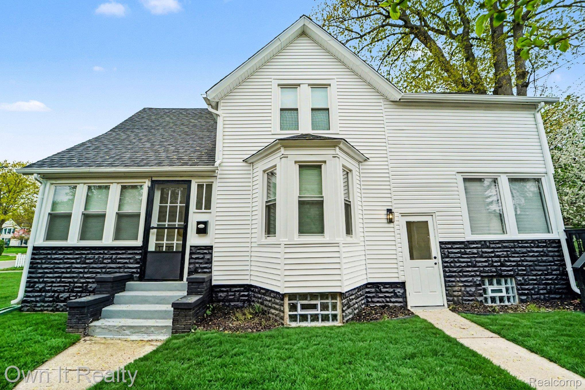 168 Kerby RD, Grossepointefarmscity_wayne, MI 48236