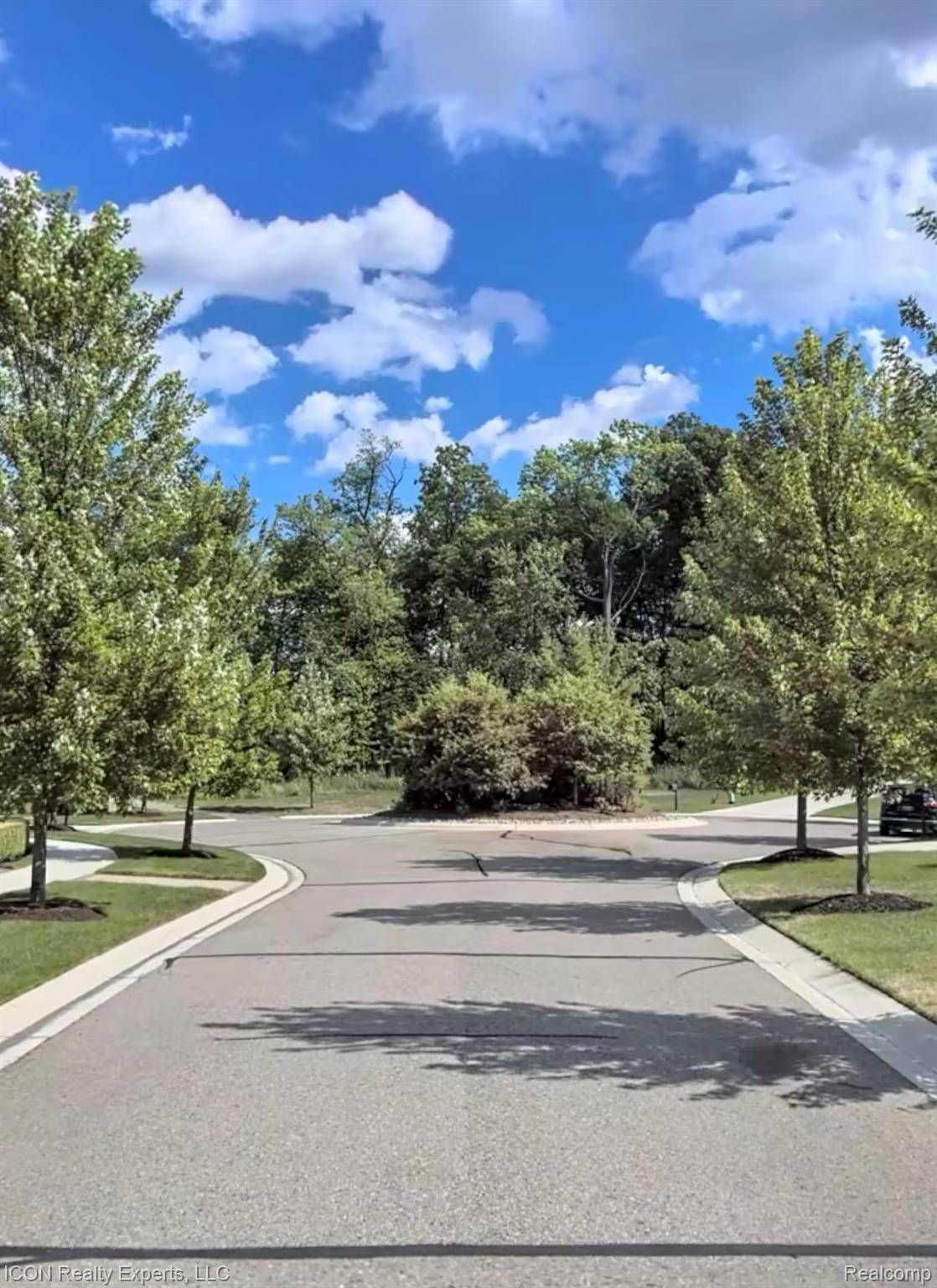 5797 Mystic Lane, Oakland Charter Township, MI 48306