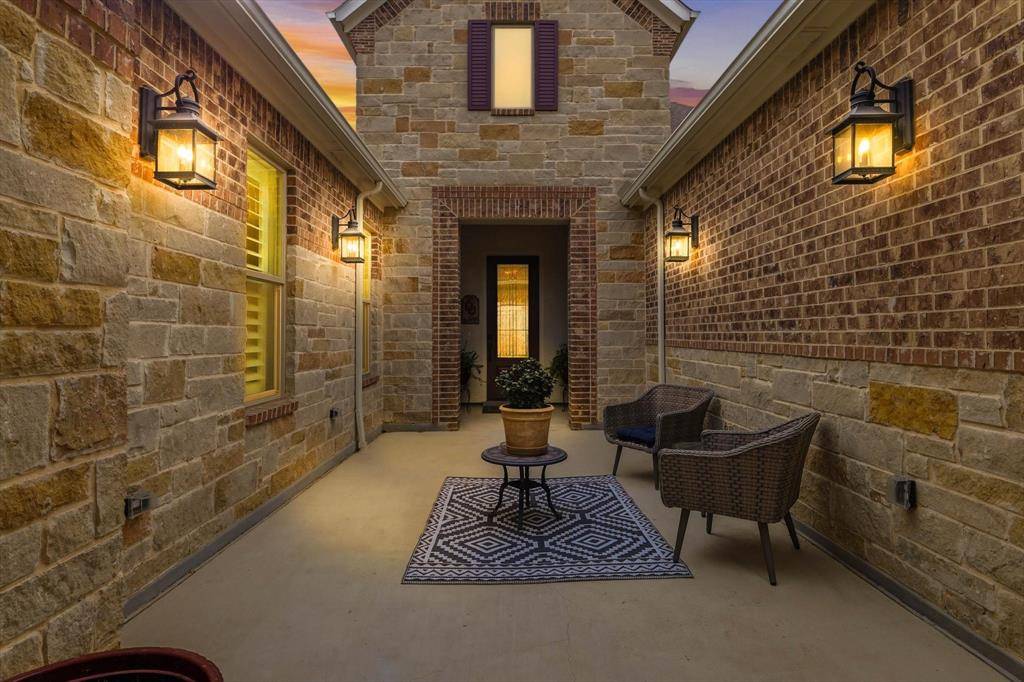 10601 Drinkwater Drive, Denton, TX 76207
