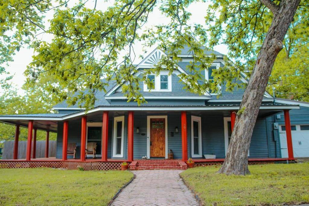 301 E Santa Fe Street, Farmersville, TX 75442